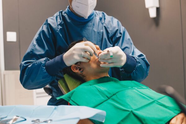 Cirugía oral, Implantes